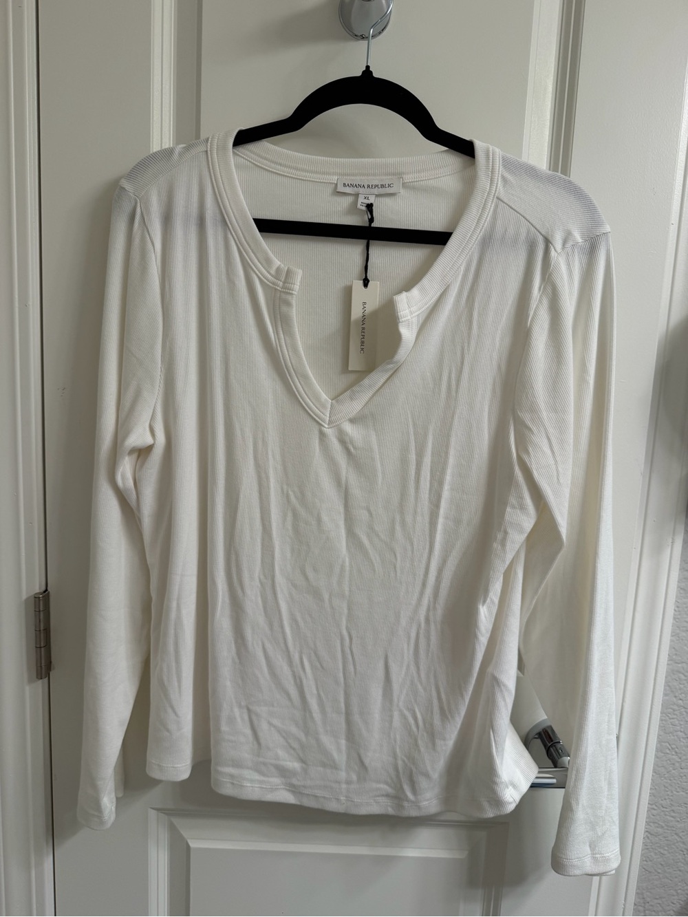 Banana Republic Creamy White Long Sleeve Notch V-Neck Top
